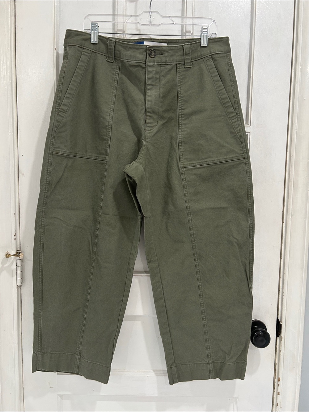 Old Navy High-Rise Barrel Leg Utility Pants in Army Green - Size 14